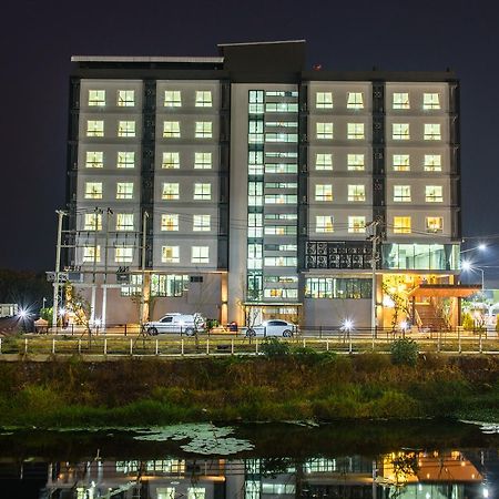 Devloft Hotel Korat Накхонратчасіма Екстер'єр фото